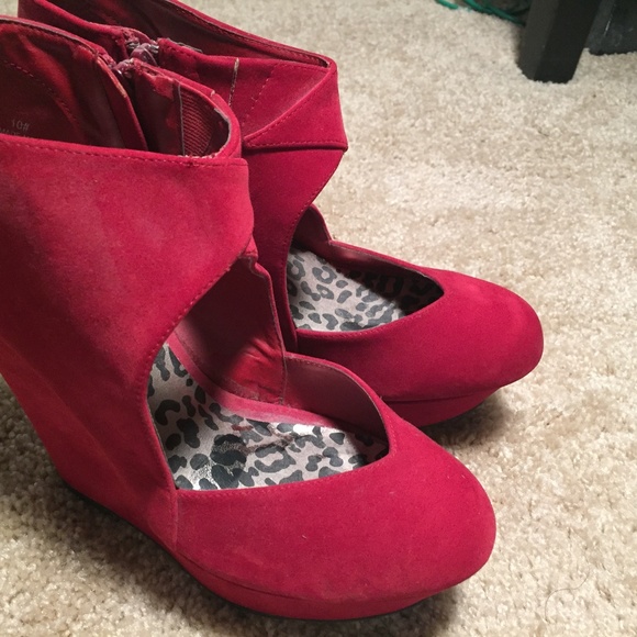 Dollhouse Shoes - Red Wedges by DollHouse